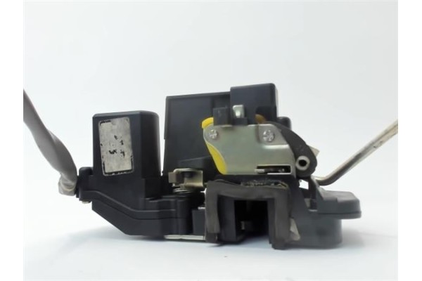 Recambio de cerradura puerta delantero derecha para kia carens (rs) 2.0 crdi referencia OEM IAM K2FC58310  