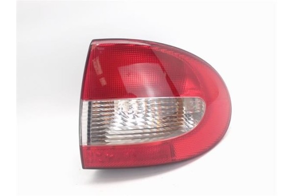 Recambio de piloto trasero derecho para renault megane i classic (la0) referencia OEM IAM  67733880 