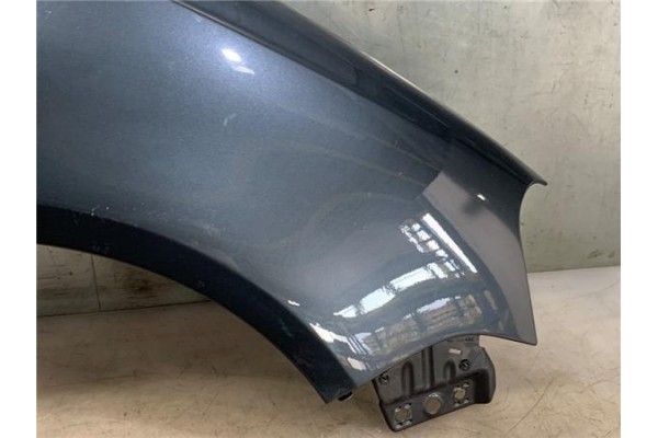 Recambio de aleta delantero derecha para volkswagen polo iv (9n3) 1.4 advance referencia OEM IAM 6Q0821106E  