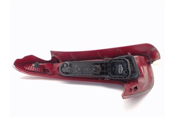 Recambio de piloto trasero derecho para peugeot 206 sw referencia OEM IAM 9641540577  