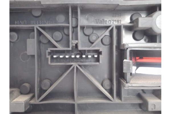 Recambio de piloto trasero derecho para renault clio i fase i / ii (b/c57) referencia OEM IAM 7700796118 7700796120 