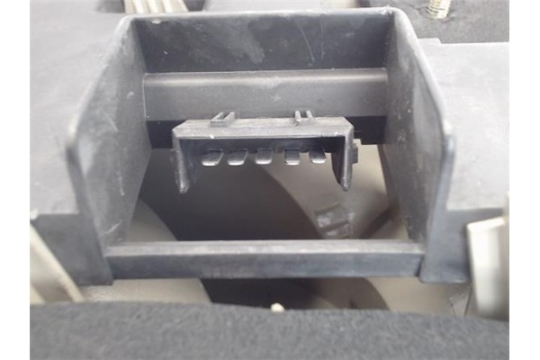 Recambio de piloto trasero derecho para ford fiesta berlina (dx) referencia OEM IAM 1044154  