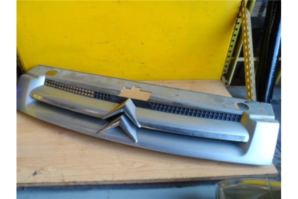 Recambio de rejilla capo para citroen berlingo 2.0 hdi referencia OEM IAM 9644758177 9644758077 