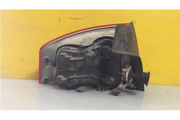 Recambio de piloto trasero derecho para audi a4 berlina (8e) 1.8 t referencia OEM IAM 8E5945096  