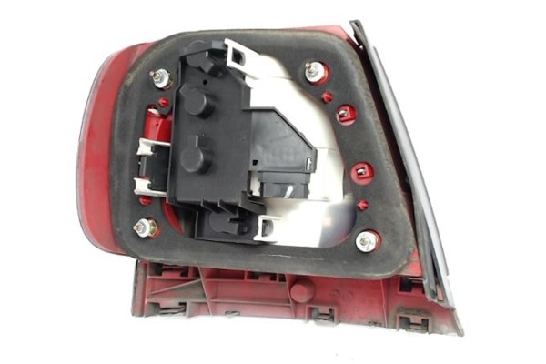 Recambio de piloto trasero derecho para audi a4 avant (8d) referencia OEM IAM 8D0945112A  