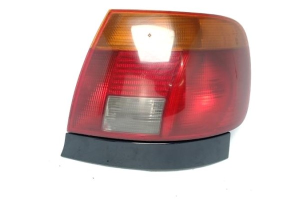 Recambio de piloto trasero derecho para audi a4 berlina (b5) referencia OEM IAM 8D9945112  