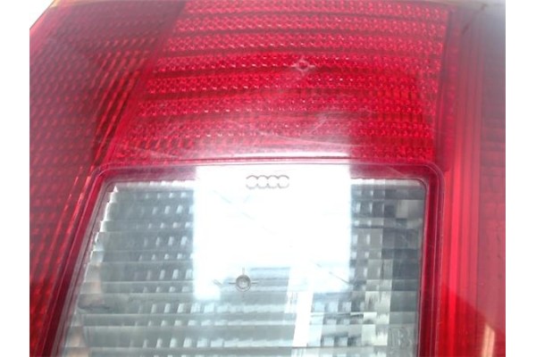 Recambio de piloto trasero derecho para audi a4 berlina (b5) referencia OEM IAM 8D9945112  