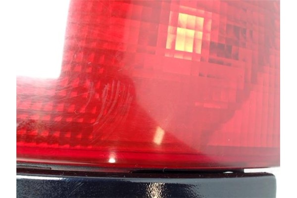 Recambio de piloto trasero derecho para audi a4 berlina (b5) referencia OEM IAM 8D9945112  