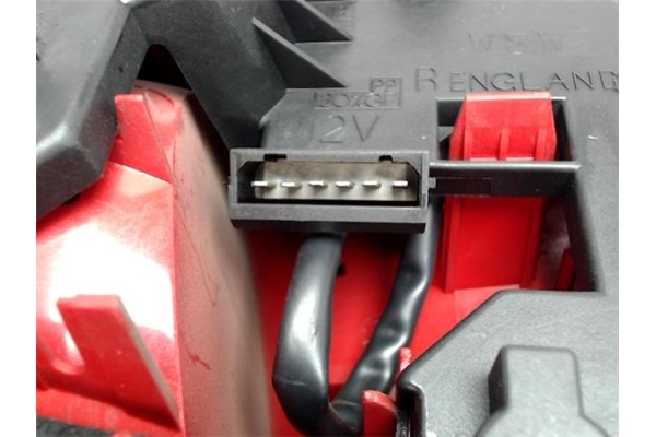 Recambio de piloto trasero derecho para audi a4 berlina (b5) referencia OEM IAM 8D9945112  