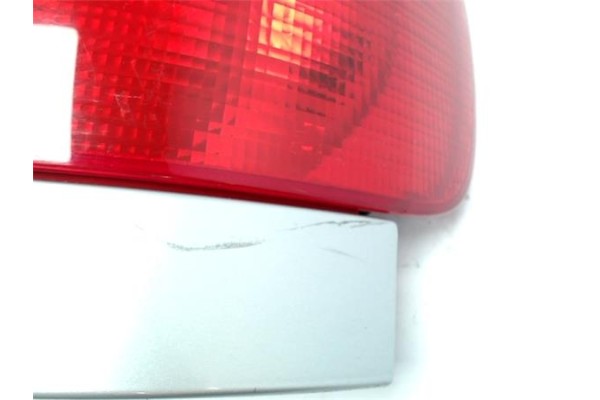 Recambio de piloto trasero derecho para audi a4 berlina (b5) referencia OEM IAM 8D9945112  