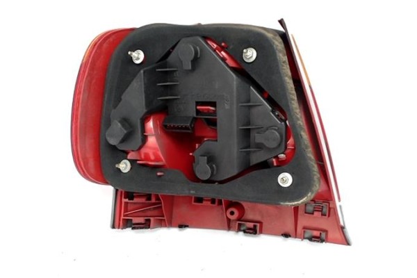 Recambio de piloto trasero derecho para audi a4 berlina (b5) referencia OEM IAM 8D9945112  