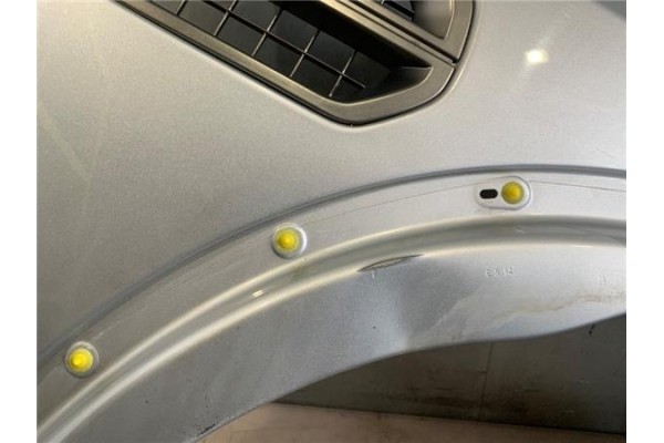 Recambio de aleta delantero derecha para land rover discovery 2.7 td referencia OEM IAM ASB780020  