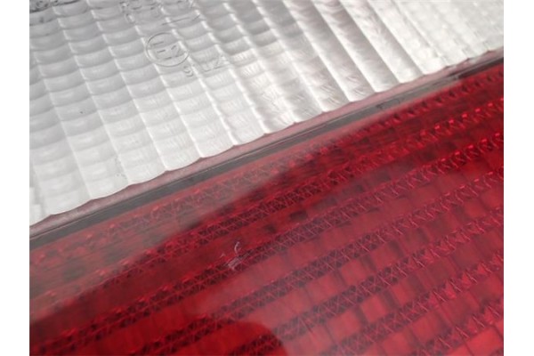 Recambio de piloto trasero derecho para citroen xantia berlina referencia OEM IAM 95668016  