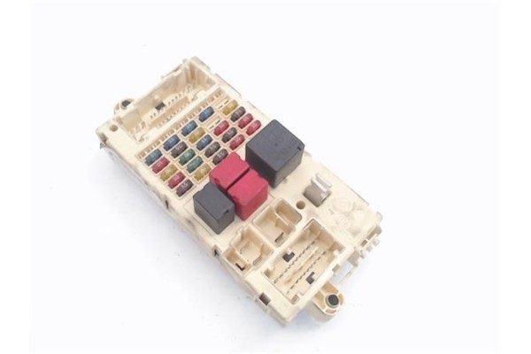 Recambio de caja fusibles/rele para fiat i punto (176) berlina referencia OEM IAM  (501209150060) 