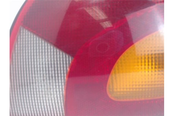 Recambio de piloto trasero derecho para ford fiesta berlina referencia OEM IAM 1044154  