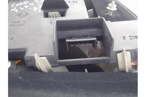 Recambio de piloto trasero derecho para ford fiesta berlina referencia OEM IAM 1044154  