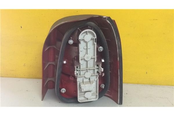 Recambio de piloto trasero izquierdo para audi a4 avant (b5) 1.6 referencia OEM IAM 084411945L  