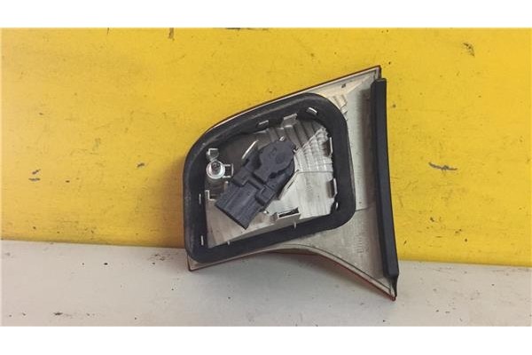 Recambio de piloto interior izquierdo para audi a4 berlina (8e) 1.9 tdi referencia OEM IAM 8E5945093A  8E5945093 , AUDI