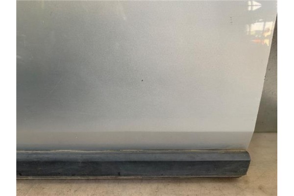 Recambio de puerta delantero izquierda para land rover discovery 2.7 td referencia OEM IAM BDA780110  