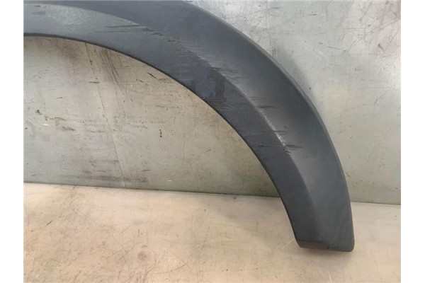 Recambio de moldura aleta delantero derecha para land rover discovery 2.7 td referencia OEM IAM LR007053  