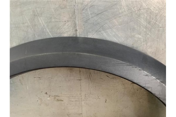 Recambio de moldura aleta delantero derecha para land rover discovery 2.7 td referencia OEM IAM LR007053  