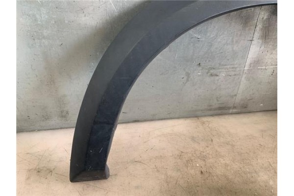 Recambio de moldura aleta delantero derecha para land rover discovery 2.7 td referencia OEM IAM LR007053  