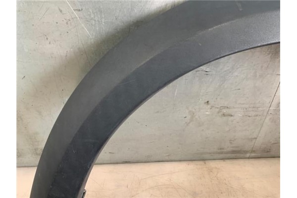 Recambio de moldura aleta delantero derecha para land rover discovery 2.7 td referencia OEM IAM LR007053  