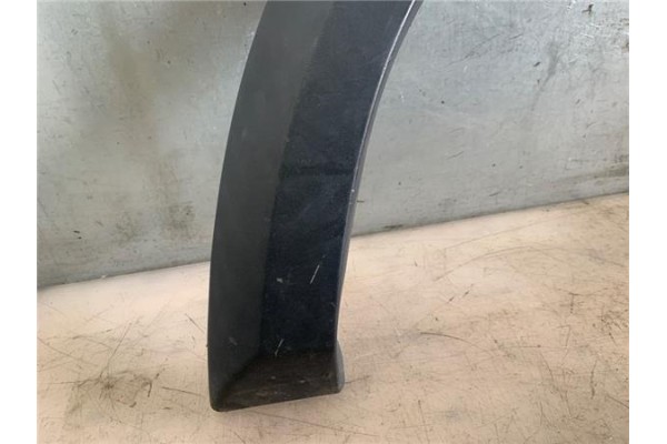 Recambio de moldura aleta delantero derecha para land rover discovery 2.7 td referencia OEM IAM LR007053  