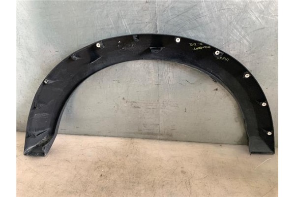 Recambio de moldura aleta delantero derecha para land rover discovery 2.7 td referencia OEM IAM LR007053  