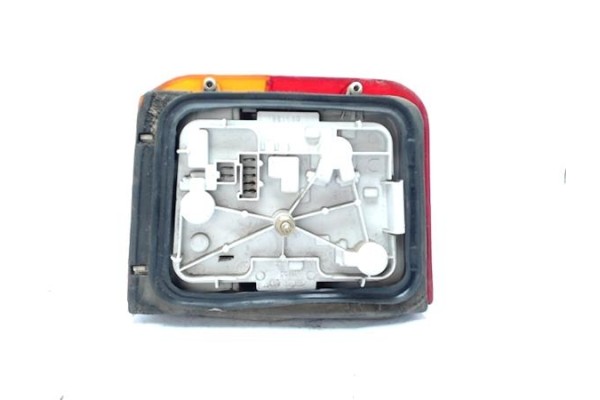 Recambio de piloto trasero derecho para peugeot 205 berlina referencia OEM IAM 635129  