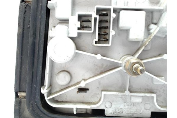 Recambio de piloto trasero derecho para peugeot 205 berlina referencia OEM IAM 635129  