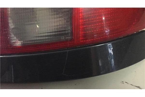 Recambio de piloto trasero derecho para audi a4 berlina (b5) 1.6 referencia OEM IAM 8D0945096  