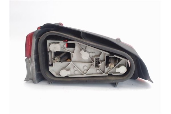 Recambio de piloto trasero derecho para peugeot 106 (s1) referencia OEM IAM 635184  