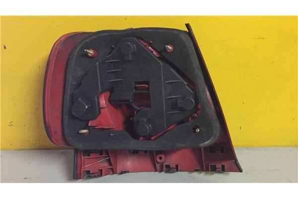 Recambio de piloto trasero derecho para audi a4 berlina (b5) 1.6 referencia OEM IAM 8D0945096  