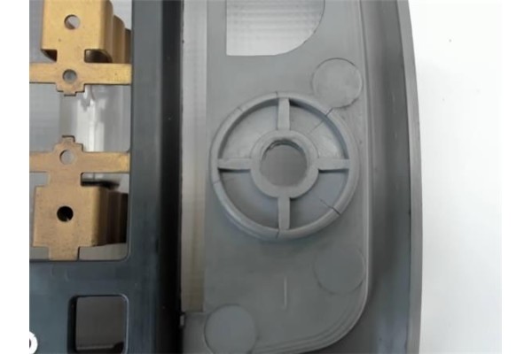 Recambio de luz delantero central techo para kia carens (rs) 2.0 crdi referencia OEM IAM 5K2FA5131044  