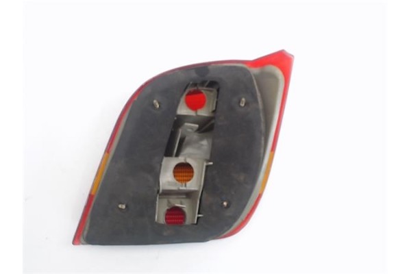 Recambio de piloto trasero izquierdo para ford fiesta berl./courier referencia OEM IAM A2810881  