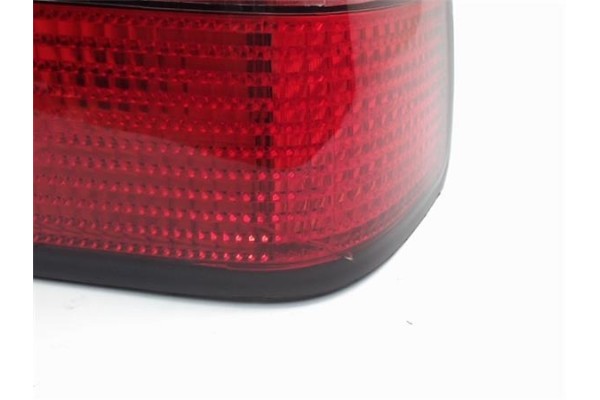 Recambio de piloto trasero derecho para citroen xantia berlina referencia OEM IAM 95668016  