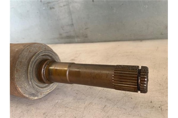 Recambio de palier trasero izquierdo para land rover discovery 2.7 td referencia OEM IAM TOB500270  