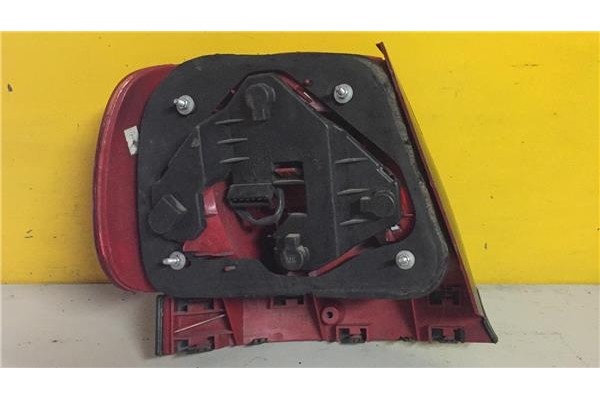 Recambio de piloto trasero derecho para audi a4 berlina (b5) 1.6 referencia OEM IAM 8D0945096  