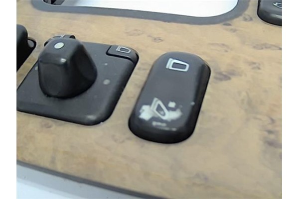 Recambio de embellecedor consola central para mercedes-benz clase e (bm 210) berlina e 320 cdi (210.026) referencia OEM IAM A210