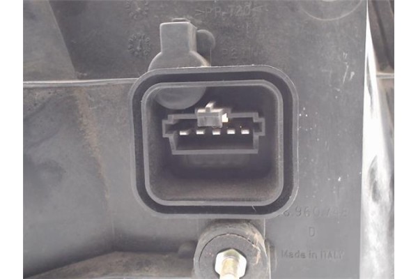 Recambio de piloto trasero derecho para renault twingo i (c06) referencia OEM IAM 7700426320  