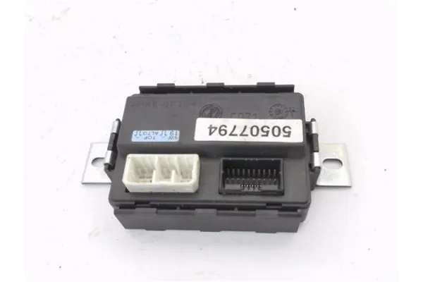 Recambio de centralita cierre puerta delantero izquierda para alfa romeo gt (125) 1.9 jtd referencia OEM IAM 50507794  