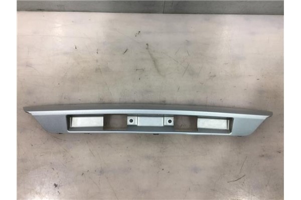 Recambio de moldura porton trasero para mazda 626 berlina (gf) 2.0 referencia OEM IAM   