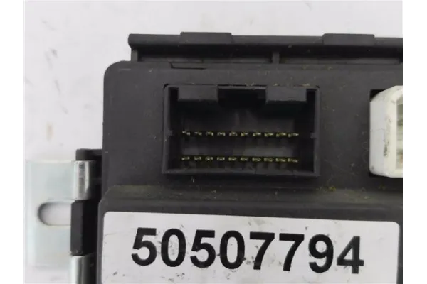 Recambio de centralita cierre puerta delantero izquierda para alfa romeo gt (125) 1.9 jtd referencia OEM IAM 50507794  