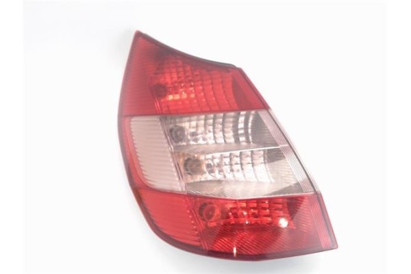 Recambio de piloto trasero izquierdo para renault scenic ii (jm) referencia OEM IAM 8200127704E  