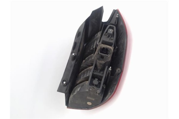 Recambio de piloto trasero izquierdo para renault scenic ii (jm) referencia OEM IAM 8200127704E  