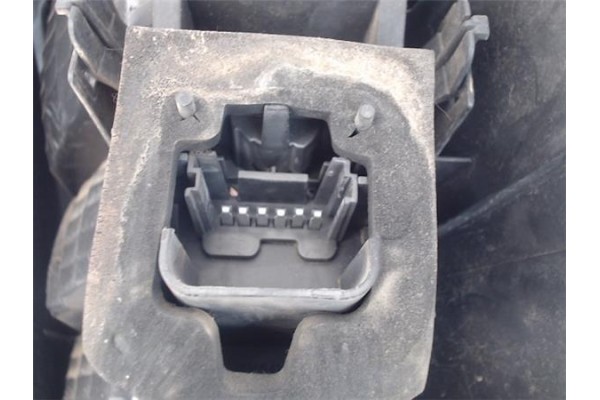 Recambio de piloto trasero izquierdo para renault scenic ii (jm) referencia OEM IAM 8200127704E  