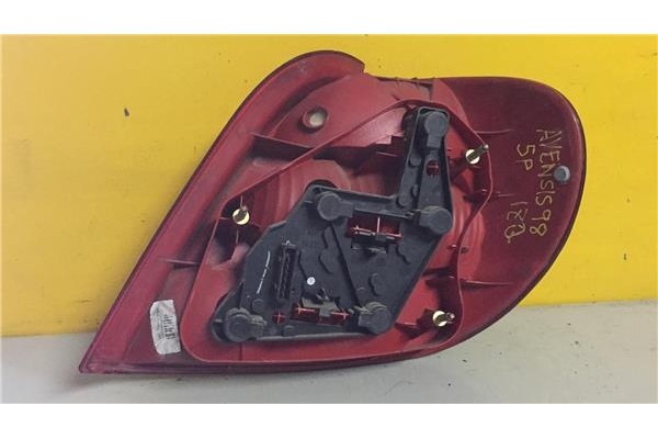 Recambio de piloto trasero izquierdo para toyota avensis berlina (t22) 1.6 luna (5-ptas.) referencia OEM IAM   