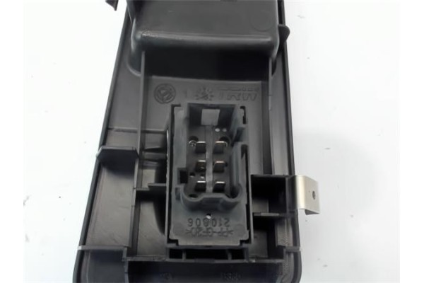 Recambio de mando elevalunas delantero derecho para fiat punto / grande punto (199) 1.4 16v referencia OEM IAM 735380450 610428 