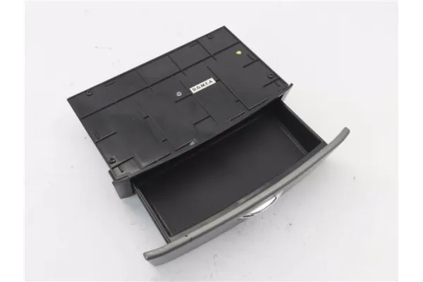 Recambio de cenicero para kia sorento (bl) 2.5 crdi referencia OEM IAM 845703  